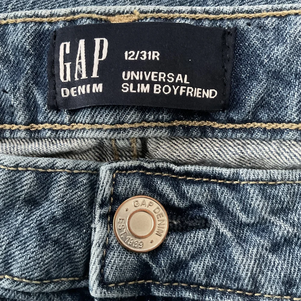 GAP Women's  Slim Boyfriend Denim Jeans - Picture 6 of 7